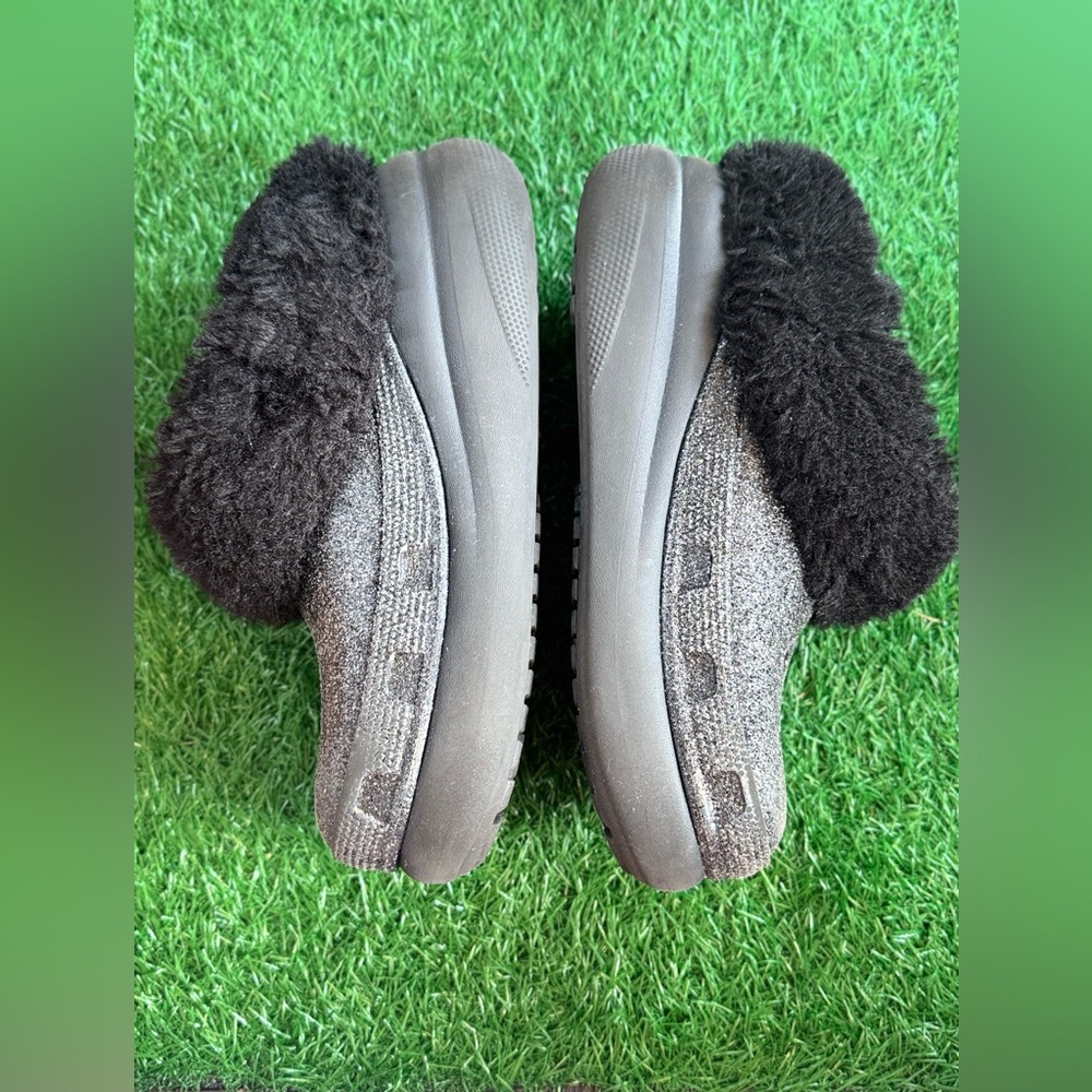 CROCS Black and Gray Fuzzy Slippers Size W-9‎